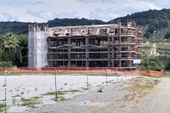 Vista esterna della costruzione verso l'entroterra - Outside view of the building toward the country